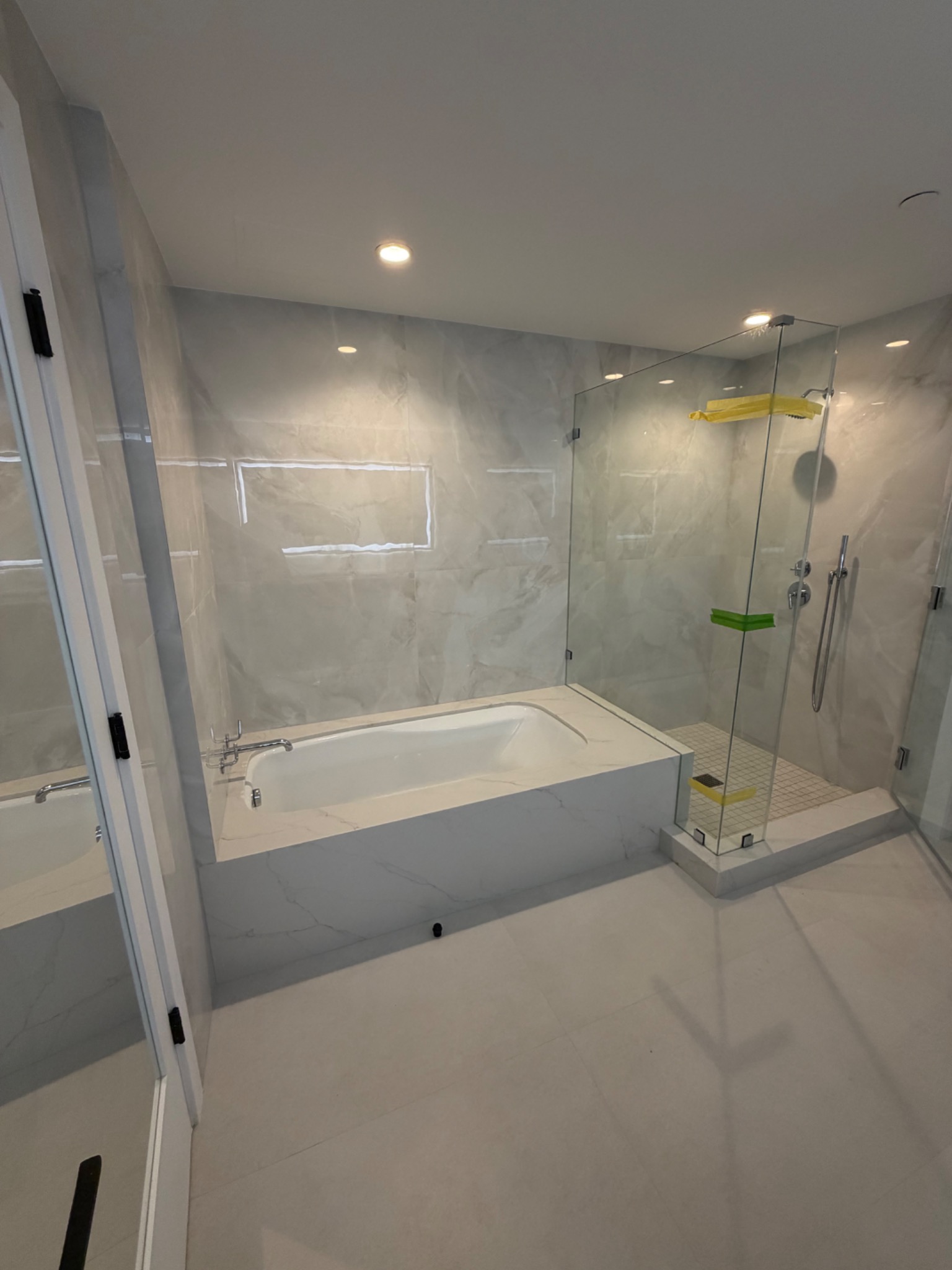 Beverly Hills soaking tub